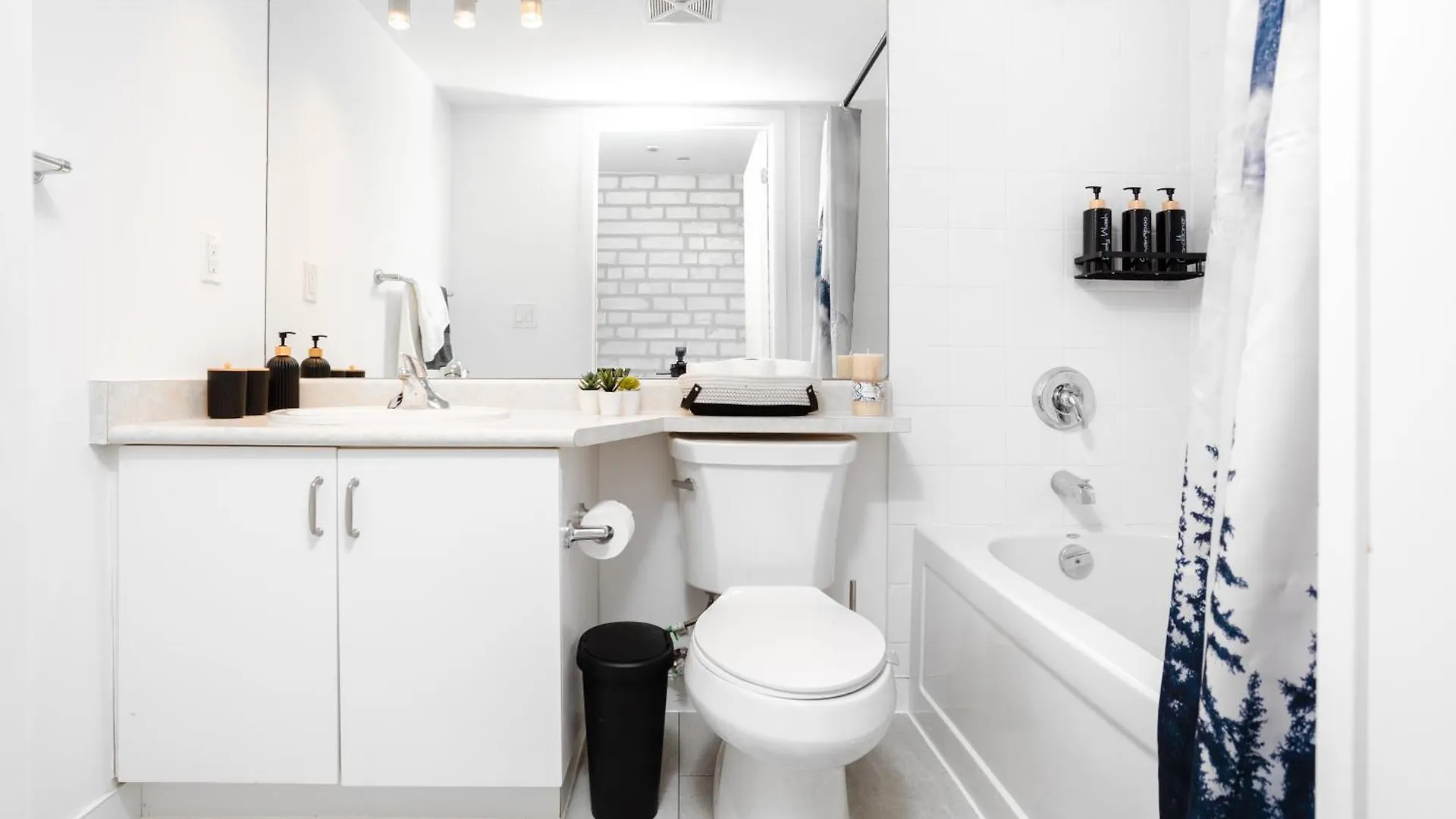 Downtown-Cozy Modern 1Br Condo - Near Lake, Parks & Transit