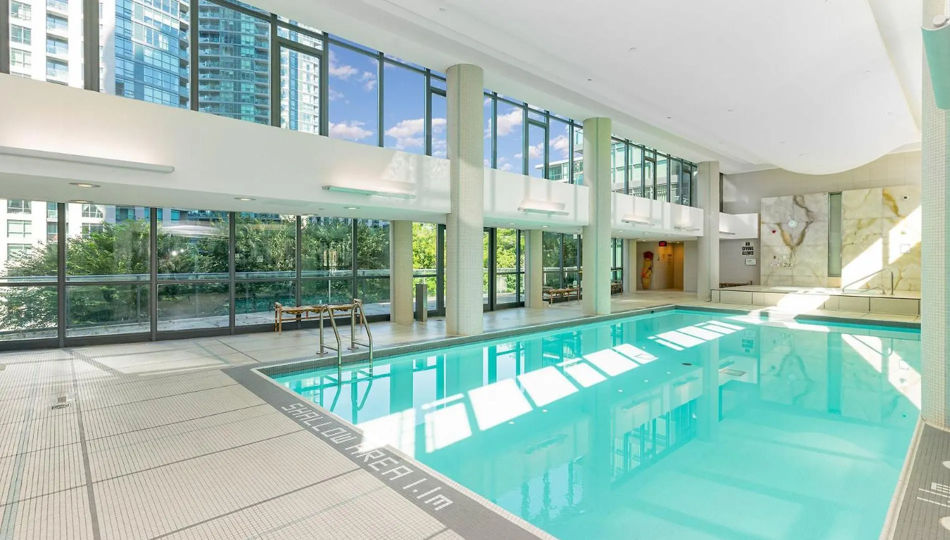 Apartment Downtown-Cozy Modern 1Br Condo - Near Lake, Parks & Transit