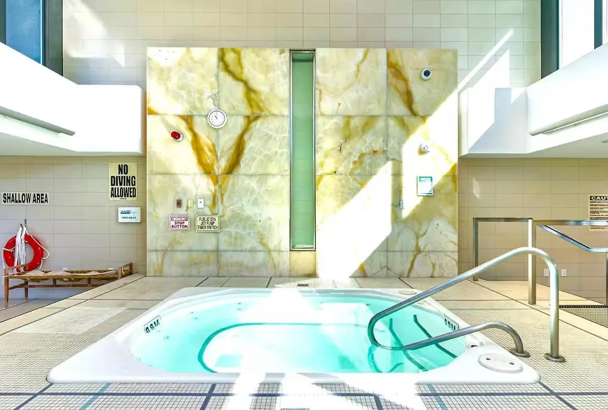 Downtown-Cozy Modern 1Br Condo - Near Lake, Parks & Transit Apartment