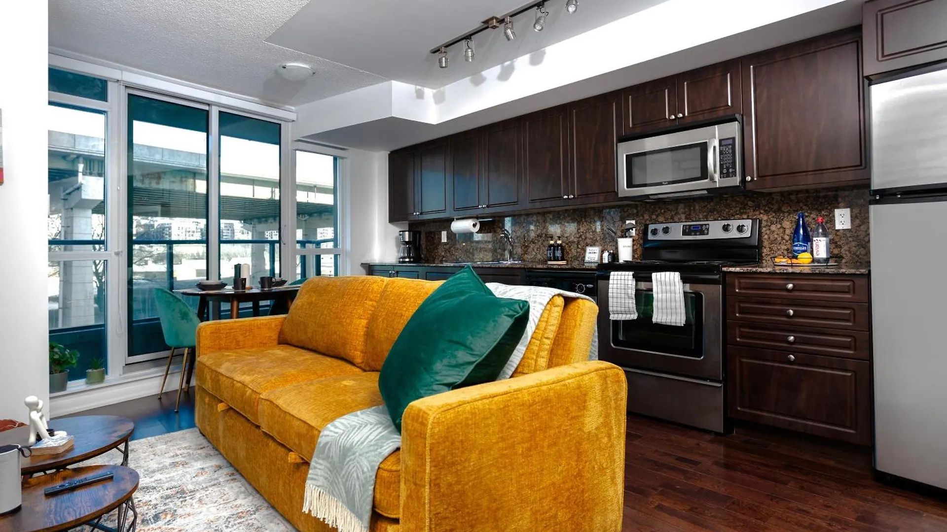 Apartment Downtown-Cozy Modern 1Br Condo - Near Lake, Parks & Transit Canada